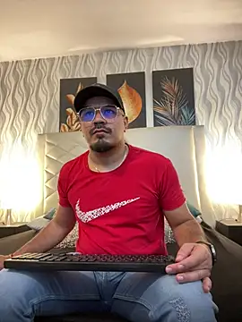 Pertunjukan Kamera Web Dante_Goldt