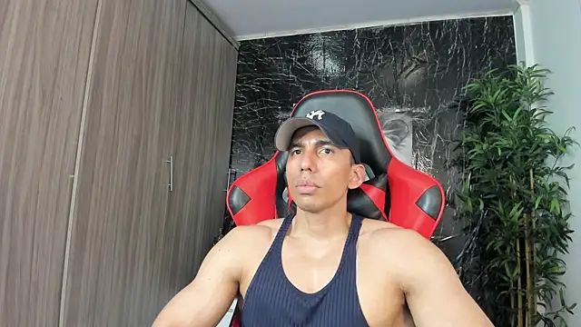Show modela Erik_castle na web-kameri