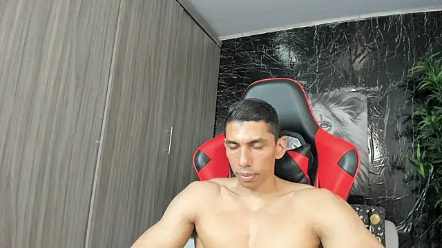 Show modela Erik_castle na web-kameri