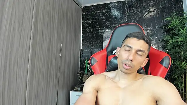 Erik_castle Show in webcam