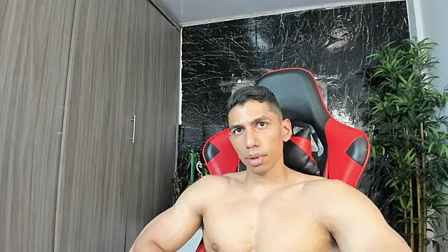 Show modela Erik_castle na web-kameri