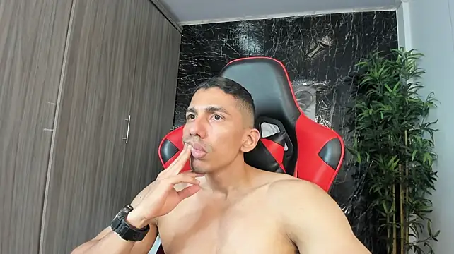 Erik_castle Show in webcam