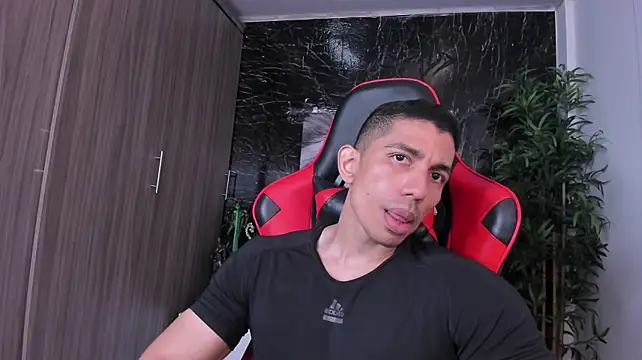 Erik_castle Show in webcam