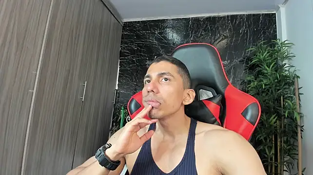 Erik_castle's Webcam Show