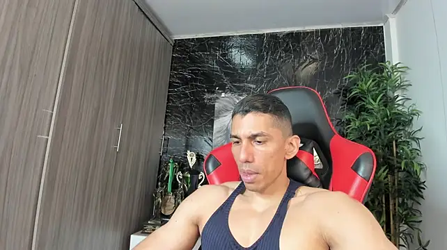 Show modela Erik_castle na web-kameri