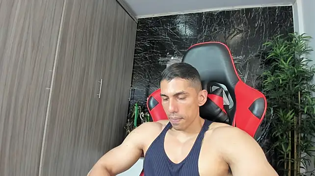 Erik_castle Show in webcam