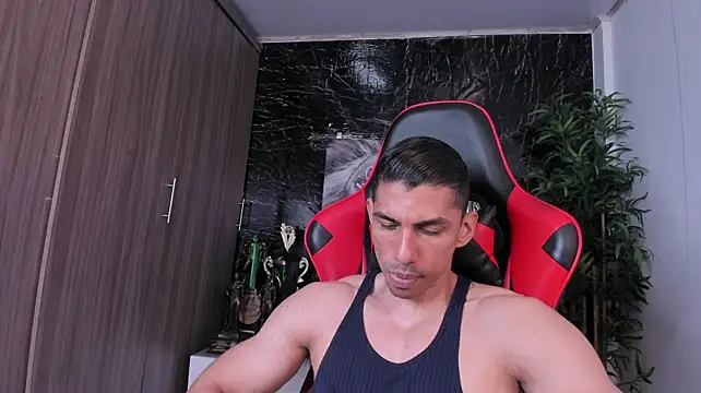 הופעת וובקאם של Erik_castle