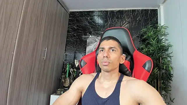 Show modela Erik_castle na web-kameri