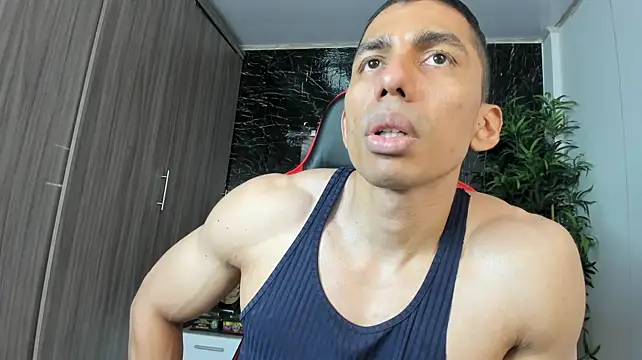 הופעת וובקאם של Erik_castle