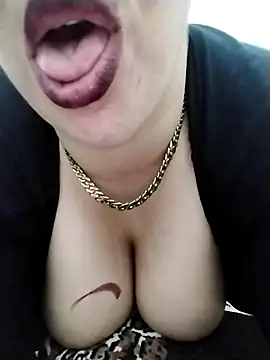 hiba44's Webcam Show