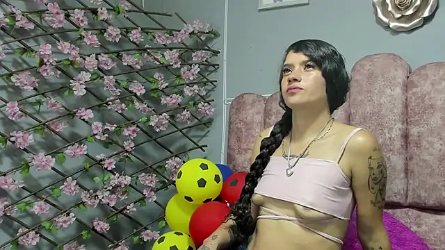 Sharlotshh's Webcam Show