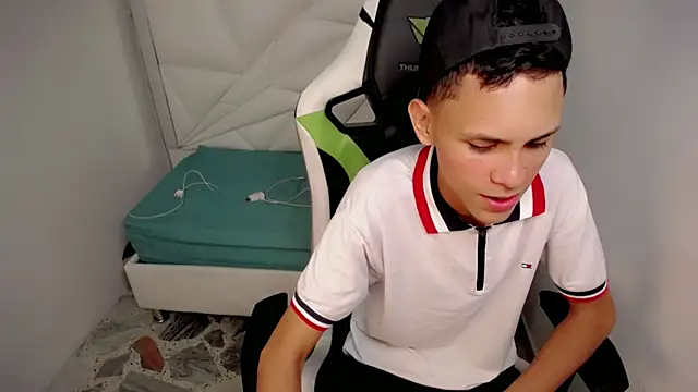 sombra_18 – webcam-show