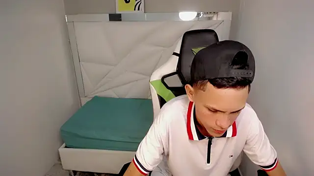 sombra_18 Pertunjukan Webcam
