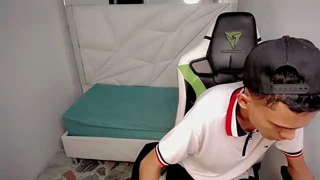 sombra_18 Webcam Show