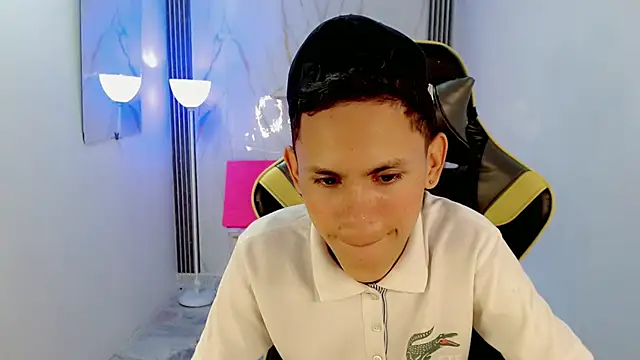 sombra_18 Webcam Show