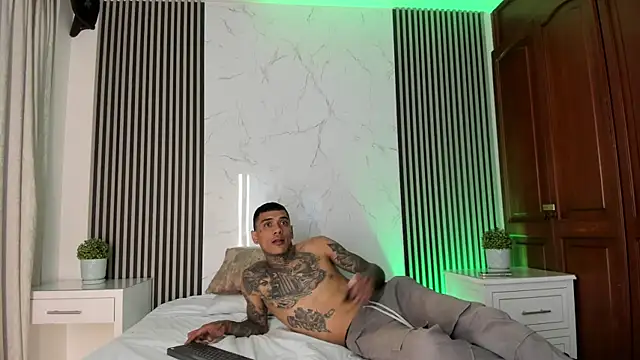 BritneyAndMaleth Adlı Modelin Web Kamerası Şovu