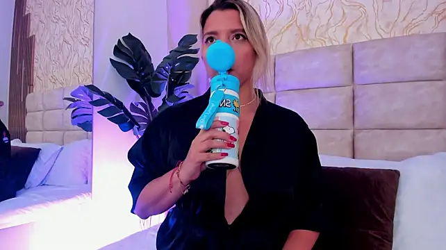 GinaSalanne's Webcam Show
