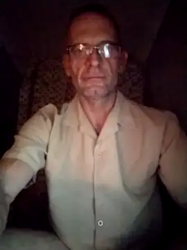 CulturedBus909 Show in webcam