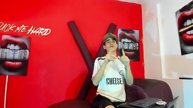 Pokazy przed kamerką – TWINKS_BOYSX