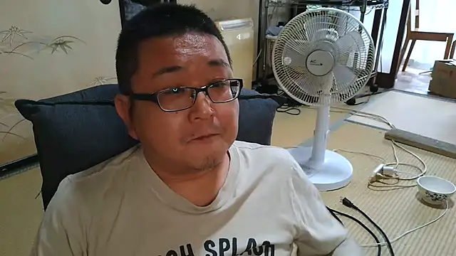 Tkousuke Pertunjukan Webcam