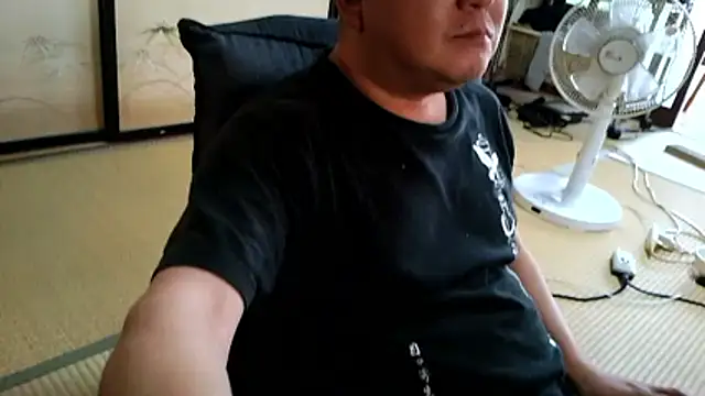 Tkousuke webkamerás műsora