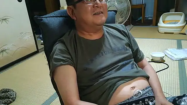 Tkousuke webkamerás műsora