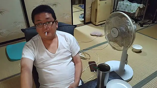 Tkousuke Adlı Modelin Web Kamerası Şovu