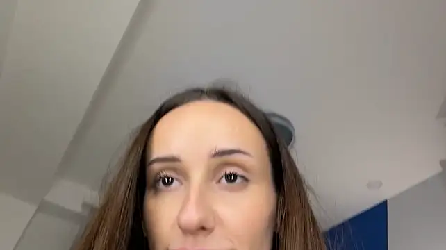 SherryAgins Show in webcam