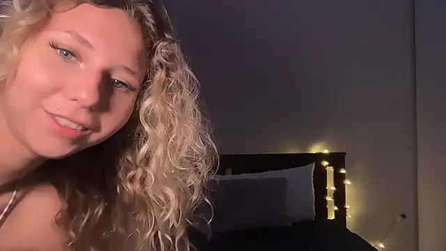צ'אט XXX בשידור חי של anyaa777