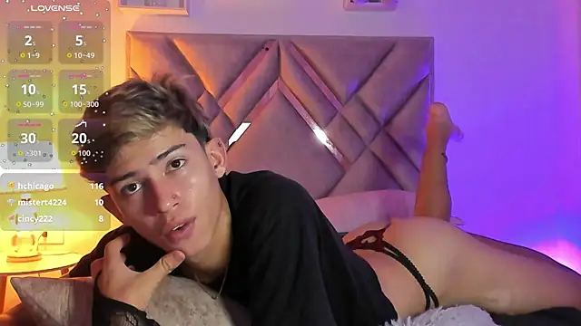 Baby_noahtt Show in webcam