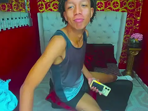 skinny20boy Adlı Modelin Web Kamerası Şovu