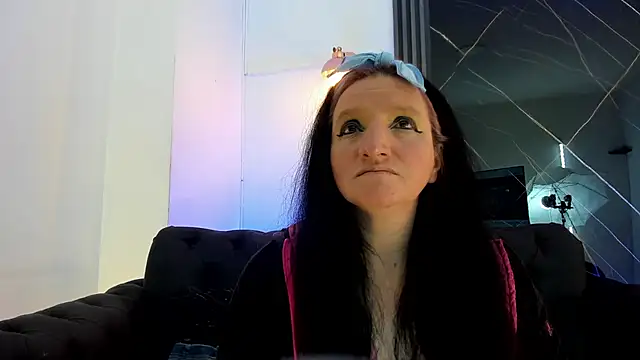 Chatroom XXX en direct de CloeMature