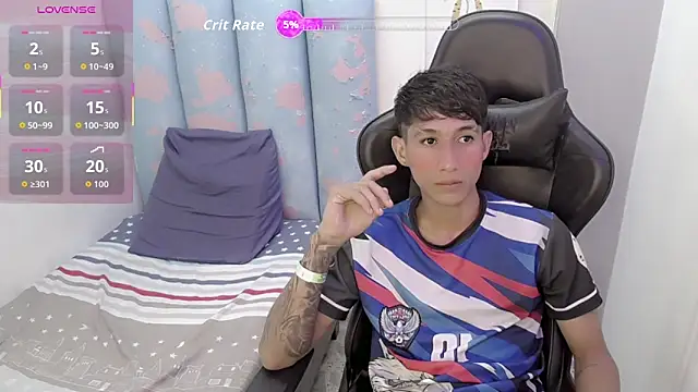Show modela liam_play na web-kameri