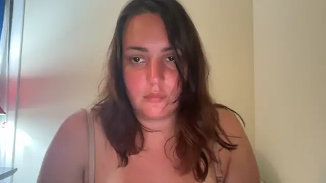 Anniehelen: διαδικτυακό σόου στην κάμερα