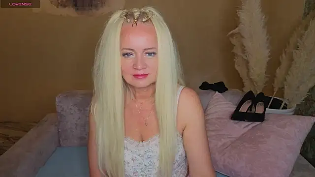 Ingrid_Eriksen Show in webcam