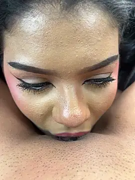 Show modela PippiCharmXXX na web-kameri