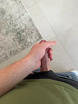 misterjay37 Show in webcam
