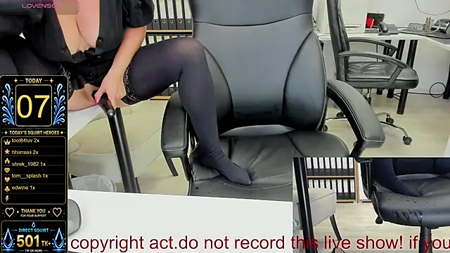 squirt_milf_viktoria 网络视讯表演