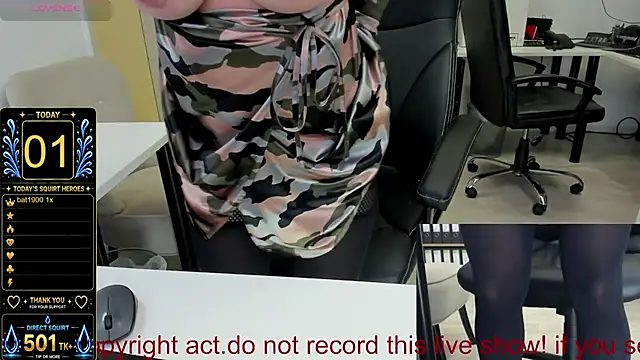 squirt_milf_viktoria 网络视讯表演