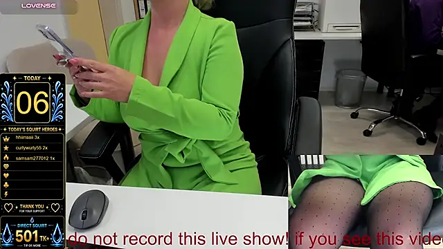 squirt_milf_viktoria webkamerás műsora