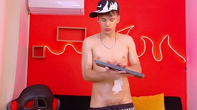 LoganSteel_ Show Webcam