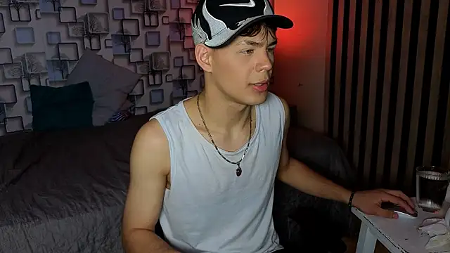 LoganSteel_ Show Webcam