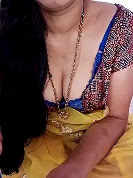 Show modela Komal_Bhabhi4u na web-kameri