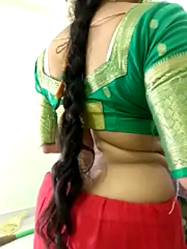 Show modela Komal_Bhabhi4u na web-kameri