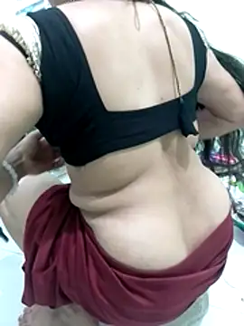 Komal_Bhabhi4uのウェブカメラショー