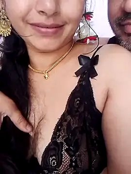 Show modela Komal_Bhabhi4u na web-kameri