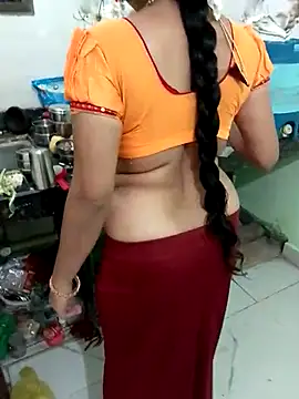 Show modela Komal_Bhabhi4u na web-kameri