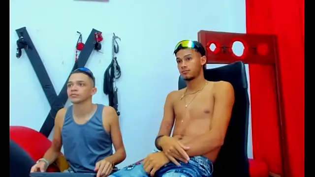 friends_lust_latin Adlı Modelin Web Kamerası Şovu