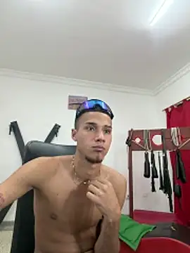 عرض كام friends_lust_latin