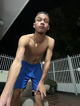 Pokazy przed kamerką – friends_lust_latin